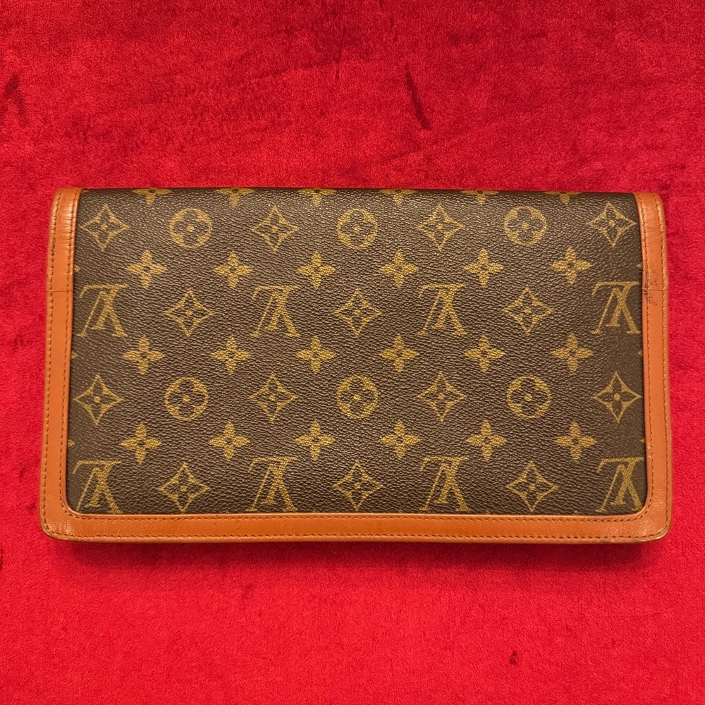 💯Guaranteed Authentic Louis Vuitton Monogram Clutch - Picture 3 of 9